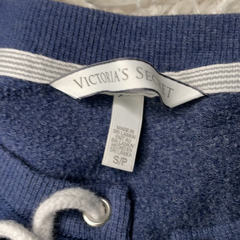 Victoria Secret Navy Sweatshirt -‎ Size Small - Picture 4 of 6